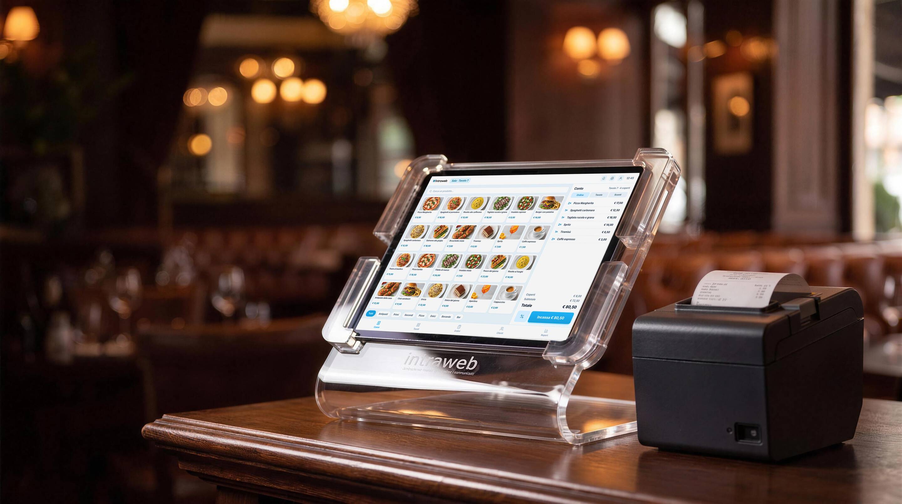 iPad con il programma di cassa sul supporto trasparente Intraweb, accanto alla stampante fiscale