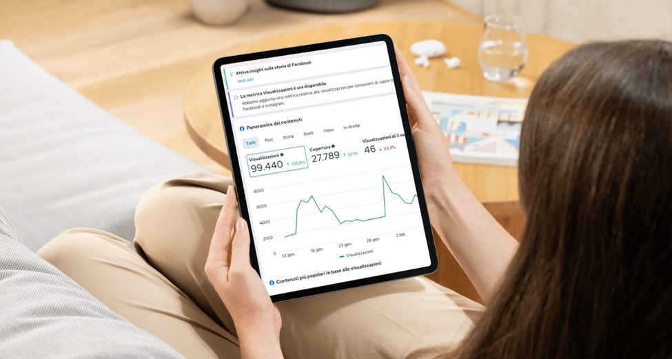 immagine tablet con dati social facebook